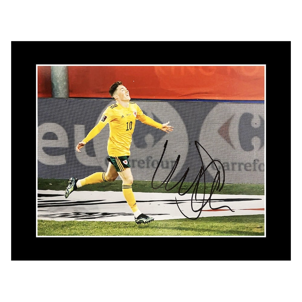 Signed Harry Wilson Photo Display - 12x10 Wales World Cup 2022