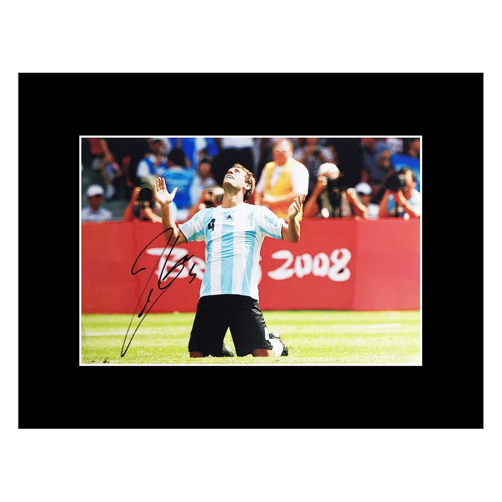 Signed Pablo Zabaleta Photo Display - 16x12 Argentina World Cup 2022