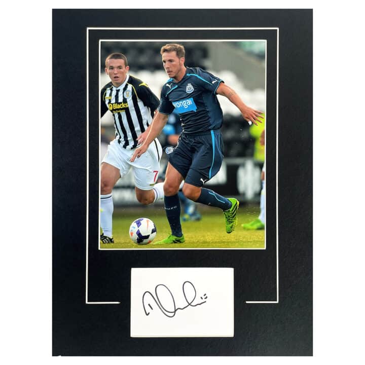 Signed Dan Gosling Photo Display - 16x12 Newcastle United Icon