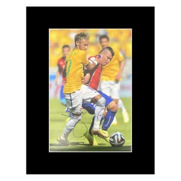 Signed Gary Medel Photo Display - 16x12 Chile Icon Autograph