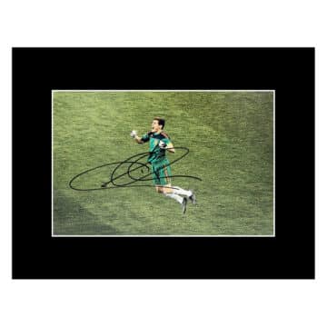 Signed Iker Casillas Photo Display - 16x12 Spain Icon Autogaph