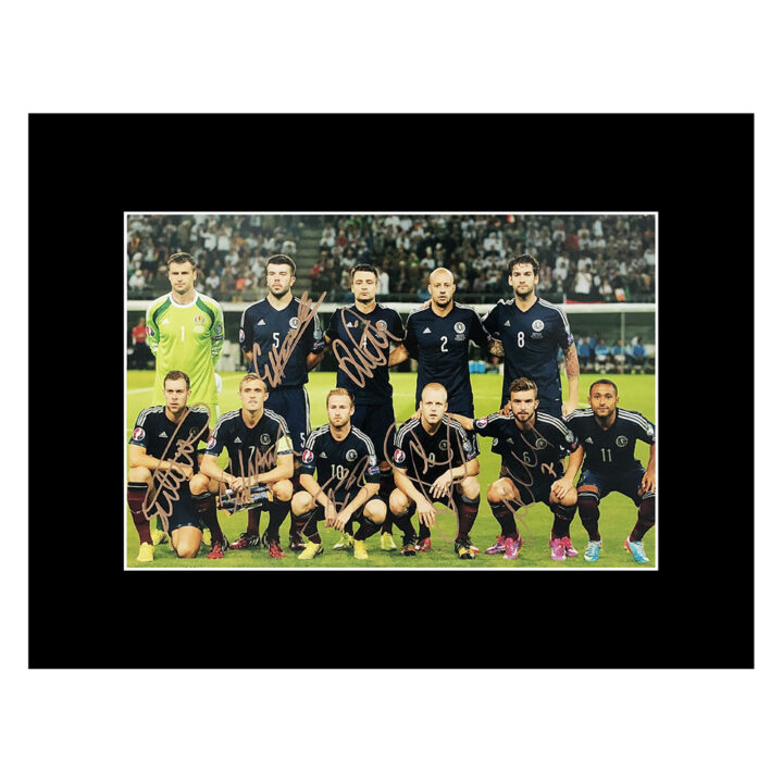 Signed Scotland Photo Display - 16x12 Squad Autograph