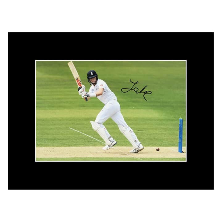 Signed Zak Crawley Photo Display – 16×12 England Icon