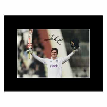 Signed Zak Crawley Photo Display – 16×12 England Icon