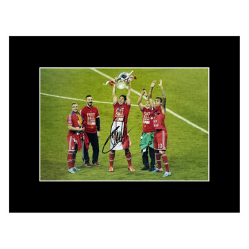 Signed Claudio Pizarro Photo Display 16x12 - Bayern Munich Icon Signature