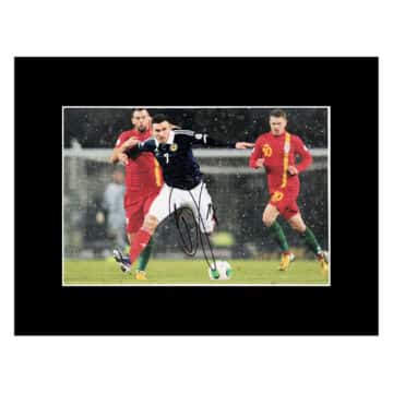 Signed Robert Snodgrass Photo Display 16x12 - Scotland Icon