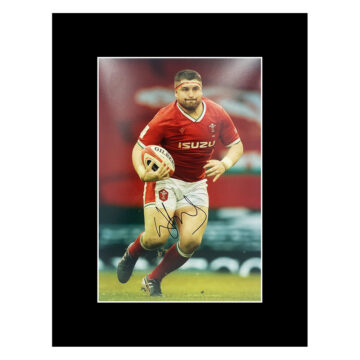 Signed Wyn Jones Photo Display 16x12 - Wales Rugby Icon