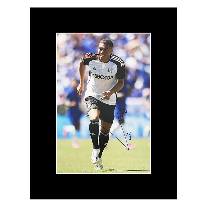 Autograph Carlos Vinicius Photo Display - 16x12 Fulham FC Icon