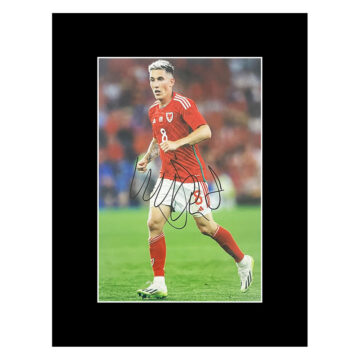 Autograph Harry Wilson Photo Display - 16x12 Wales Icon