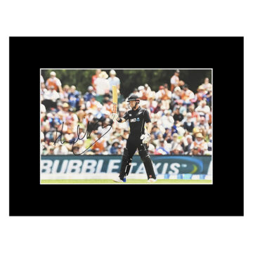 Autograph Henry Nicholls Photo Display 16x12 - New Zealand Cricket Icon