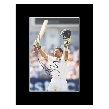 Autograph Ian Bell Photo Display 16x12 - England Icon