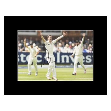 Autograph Matt Henry Photo Display 16x12 - New Zealand Cricket Icon