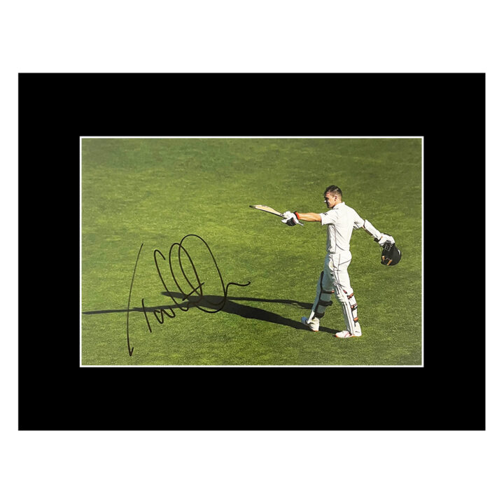 Autograph Tom Latham Photo Display 16x12 - New Zealand Black Cap