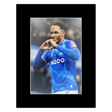 Autograph Yerry Mina Photo Display 16x12 - Everton Icon