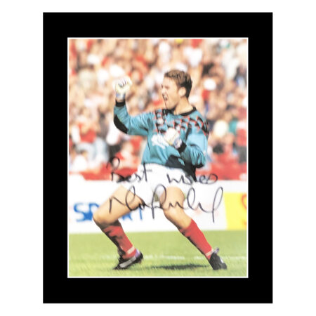 Signed Mark Crossley Photo Display - 10x8 Nottingham Forest Icon