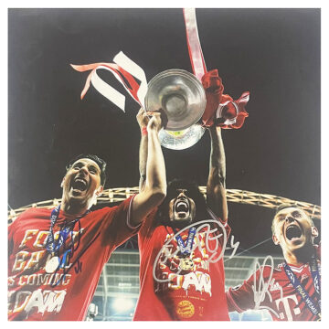 Signed Claudio Pizarro, Dante & Rafinha Poster Photo - 16x16 UCL Winners 2013