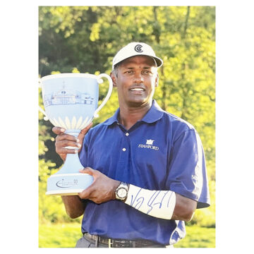 Signed Vijay Singh Poster Photo - 18x12 Golf Icon Autograph