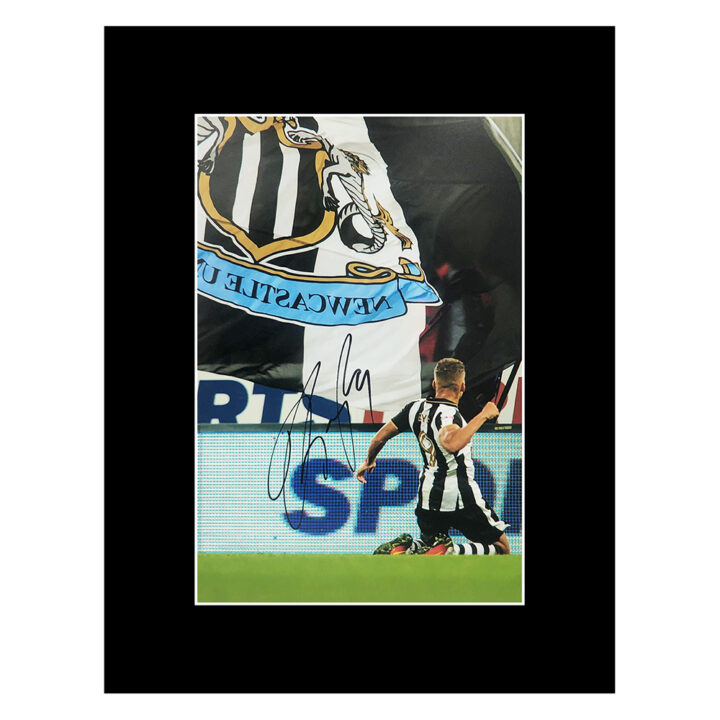 Signed Dwight Gayle Photo Display - 16x12 Newcastle FC Icon