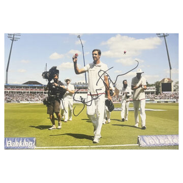 Signed Steven Finn Poster Photo - 18x12 England Cricket