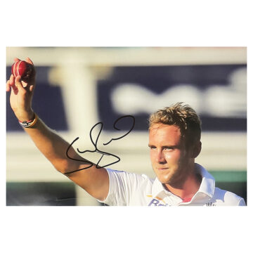 Signed Stuart Broad Poster Photo - 18x12 England Cricket Icon